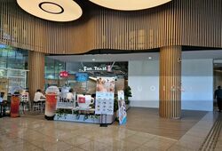 Tampines Grande (D18), Retail #486894571